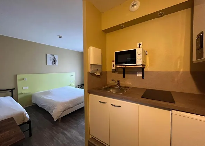 Les Jardins Dunkerque Centre מלון 2*